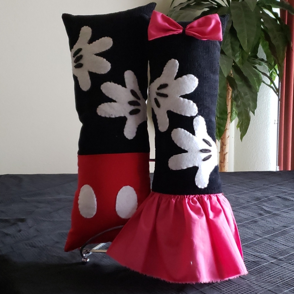 Mickey and Minnie Mouse Seatbelt Travel Pillows.